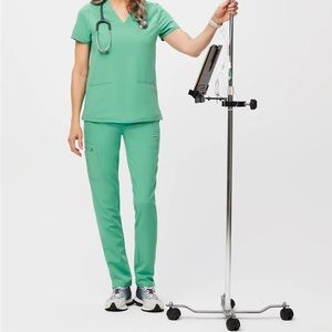 Shirts is xxs pants are short xs/p